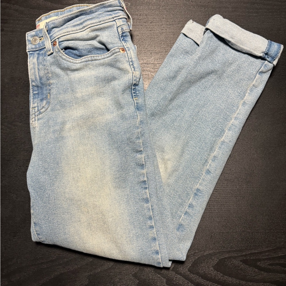 Signature by Levi Strauss Light Wash Women's Cropped Jeans